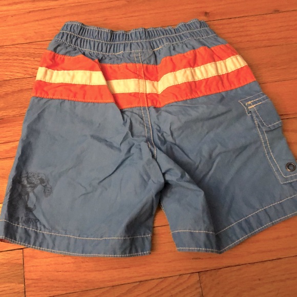 Captain America Swim Shorts & Rash Guard, 2T - Picture 9 of 12